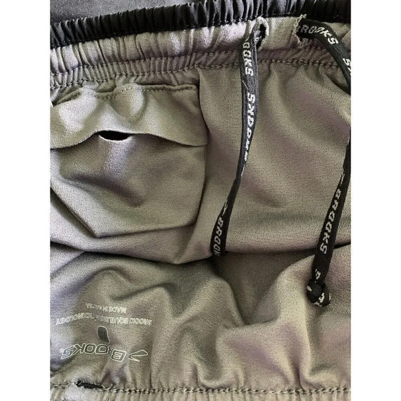 Brooks Black Equilibrium Technology Reflective Pocket Running Shorts Medium - Picture 6 of 9